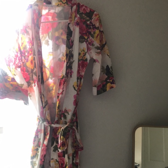 Wedding Bridal Party Floral Robe - Picture 2 of 6
